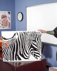 Tiff Bannister на столе удовлетворила сотрудника губками 1 фотография Tiff Bannister на столе удовлетворила сотрудника губками 1 фотография