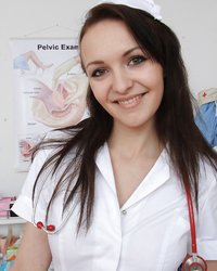 Медсестра на гинекологическом кресле ласкает пилотку вибратором 2 фотография Медсестра на гинекологическом кресле ласкает пилотку вибратором 2 фотография