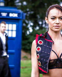 Грудастая сучка на коленях сосет большой член хахаля 15 фотография Грудастая сучка на коленях сосет большой член хахаля 15 фотография