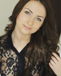 Alexa Day с бритой щелью позирует голышом на кровати 2 фотография