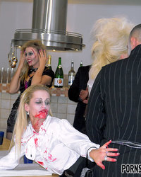 Бабы на вечеринке напились алкоголя и трахнулись с мужиками 1 фотография Бабы на вечеринке напились алкоголя и трахнулись с мужиками 1 фотография