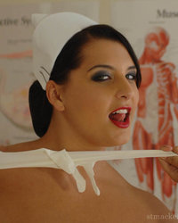 Miss Hayley показывает стриптиз в массажном кабинете 12 фотография Miss Hayley показывает стриптиз в массажном кабинете 12 фотография