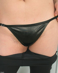 Азиатка с большими сиськами сняла с себя трусы, чтобы показать волосатую пизду 2 фотография Азиатка с большими сиськами сняла с себя трусы, чтобы показать волосатую пизду 2 фотография