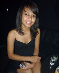 Мулатка с маленькими сиськами принимает в волосатую щель член хахаля 1 фотография Мулатка с маленькими сиськами принимает в волосатую щель член хахаля 1 фотография