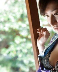 Узкоглазая брюнетка в своей комнате показывает большие сиськи 3 фотография Узкоглазая брюнетка в своей комнате показывает большие сиськи 3 фотография