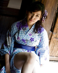 Узкоглазая брюнетка в своей комнате показывает большие сиськи 6 фотография Узкоглазая брюнетка в своей комнате показывает большие сиськи 6 фотография