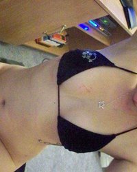 Молодая телка позирует перед хахалем голышом и трахается с ним 5 фотография Молодая телка позирует перед хахалем голышом и трахается с ним 5 фотография