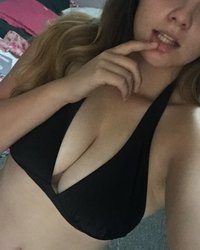 Телка с большими сиськами фотографируется голышом и рекламирует свою страничку в соцсети 17 фотография Телка с большими сиськами фотографируется голышом и рекламирует свою страничку в соцсети 17 фотография