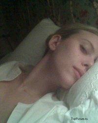 Симпатичная телка с пухлыми губками делает обнаженное селфи 2 фотография Симпатичная телка с пухлыми губками делает обнаженное селфи 2 фотография