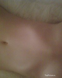 Симпатичная телка с пухлыми губками делает обнаженное селфи 6 фотография Симпатичная телка с пухлыми губками делает обнаженное селфи 6 фотография