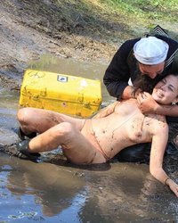 Русские телки на свежем воздухе демонстрируют голые сиськи 10 фотография Русские телки на свежем воздухе демонстрируют голые сиськи 10 фотография